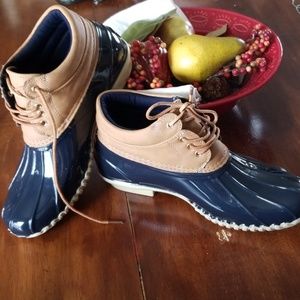 Tommy Hilfger Size 9 Rubber Duck Boot/Shoes